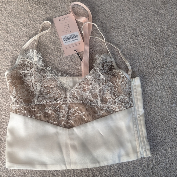 Oh Polly - Date Night top - Picture 2 of 6